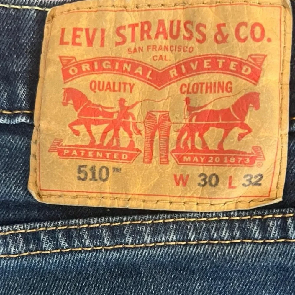 Levi's 510 Skinny Fit Men’s Jeans in medium wash 30x32